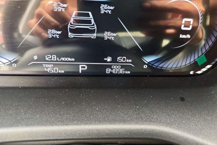Used Geely Auto Emgrand 2022 4th Generation 1.5L CVT Luxury Model Odometer Close Up