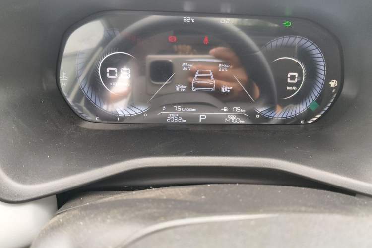 Used Geely Auto Emgrand 2022 4th Generation 1.5L CVT Flagship Model Odometer Close Up