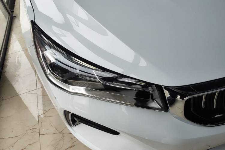 Used Geely Auto Emgrand 2022 4th Generation 1.5L CVT Flagship Model Right Front Headlight