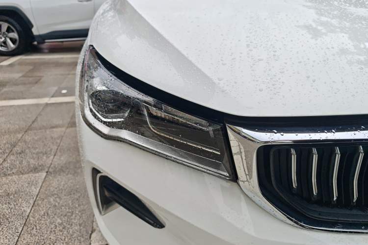 Used Geely Auto Emgrand 2022 4th Generation 1.5L CVT Flagship Model Right Front Headlight