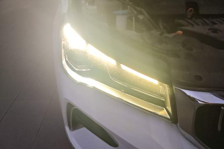 Used Geely Auto Emgrand 2022 4th Generation 1.5L CVT Flagship Model Right Front Headlight