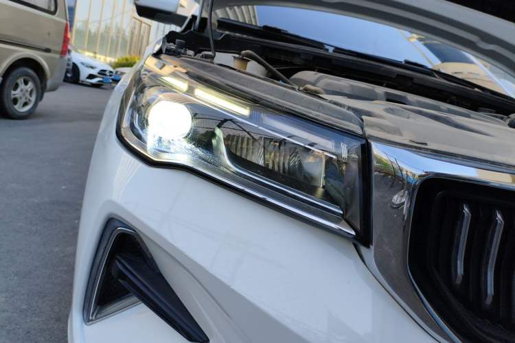Used Geely Auto Emgrand 2022 4th Generation 1.5L CVT Flagship Model Right Front Headlight