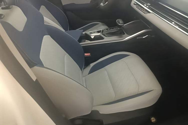 Used Geely Auto Emgrand 2022 4th Generation 1.5L CVT Flagship Model Right Front Seat