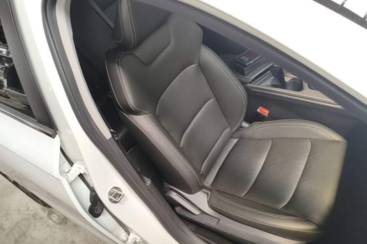 Used Geely Auto Emgrand 2022 4th Generation 1.5L CVT Luxury Model Right Front Seat