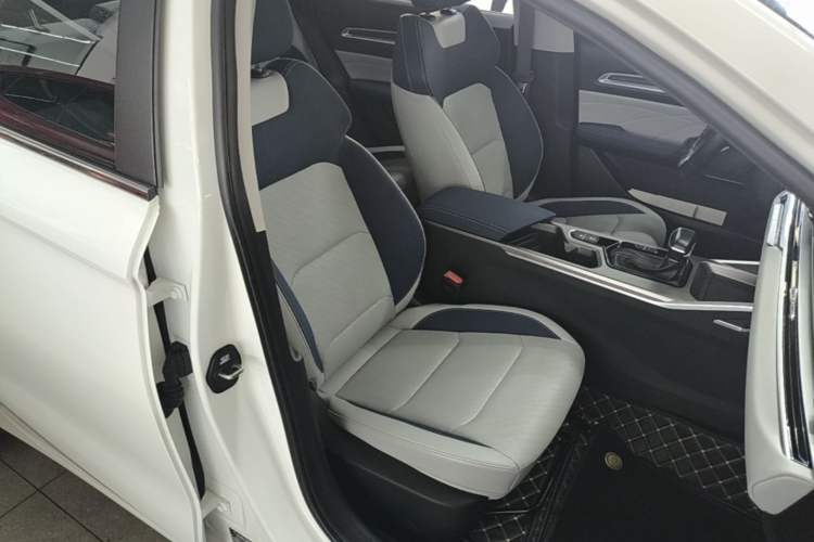 Used Geely Auto Emgrand 2022 4th Generation 1.5L CVT Flagship Model Right Front Seat