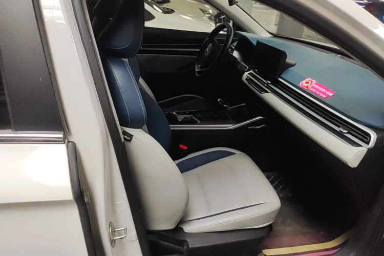 Used Geely Auto Emgrand 2022 4th Generation 1.5L CVT Flagship Model Right Front Seat