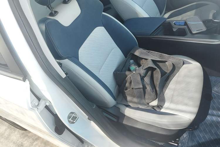 Used Geely Auto Emgrand 2022 4th Generation 1.5L CVT Flagship Model Right Front Seat
