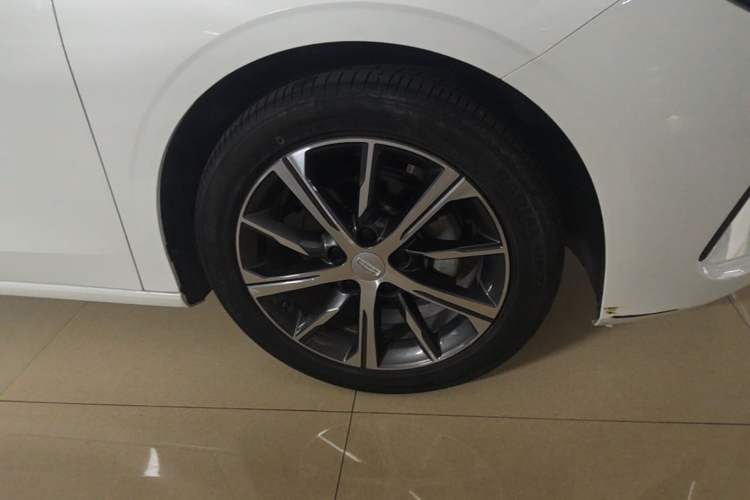 Used Geely Auto Emgrand 2022 4th Generation 1.5L CVT Luxury Model Right Front Wheel Hub