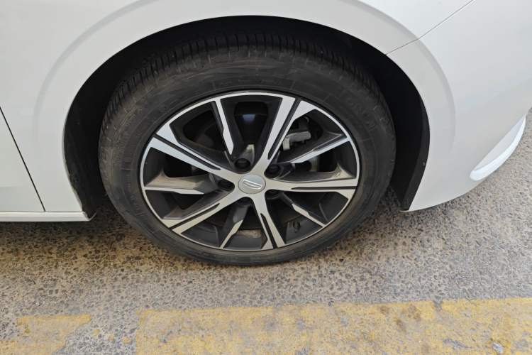 Used Geely Auto Emgrand 2022 4th Generation 1.5L CVT Luxury Model Right Front Wheel Hub