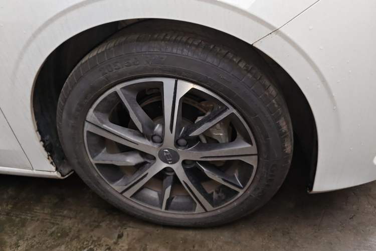Used Geely Auto Emgrand 2022 4th Generation 1.5L CVT Flagship Model Right Front Wheel Hub