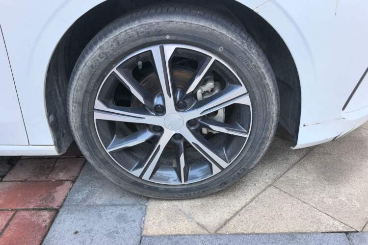 Used Geely Auto Emgrand 2022 4th Generation 1.5L CVT Luxury Model Right Front Wheel Hub