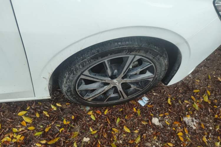 Used Geely Auto Emgrand 2022 4th Generation 1.5L CVT Luxury Model Right Front Wheel Hub