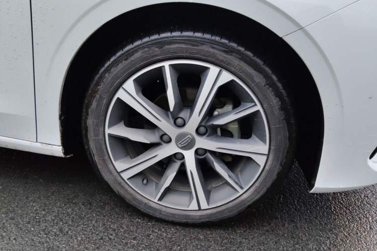 Used Geely Auto Emgrand 2022 4th Generation 1.5L CVT Flagship Model Right Front Wheel Hub
