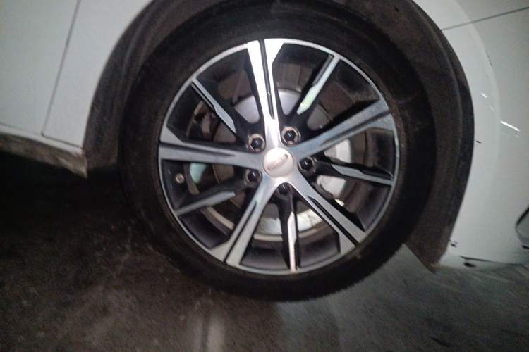 Used Geely Auto Emgrand 2022 4th Generation 1.5L CVT Luxury Model Right Front Wheel Hub
