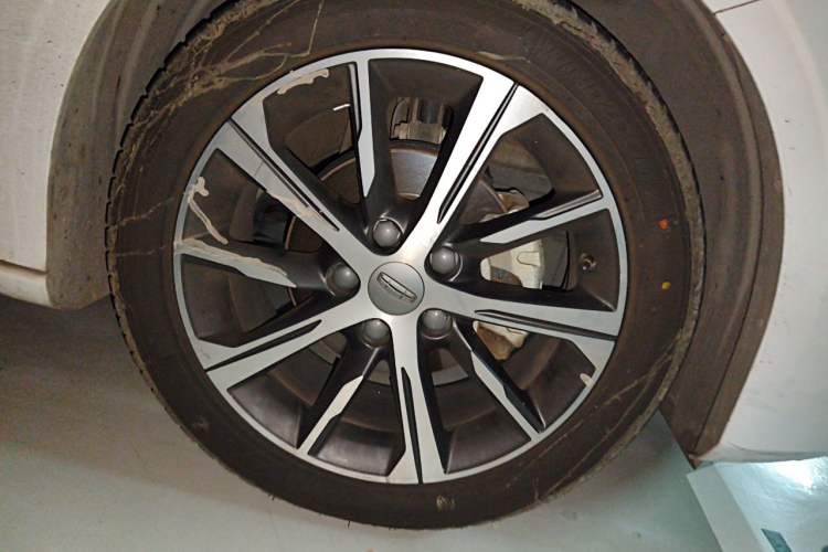 Used Geely Auto Emgrand 2022 4th Generation 1.5L CVT Luxury Model Right Front Wheel Hub