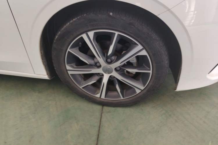 Used Geely Auto Emgrand 2022 4th Generation 1.5L CVT Luxury Model Right Front Wheel Hub