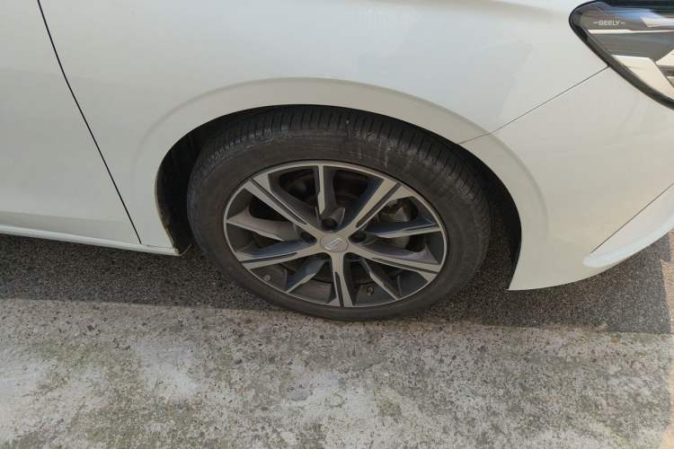 Used Geely Auto Emgrand 2022 4th Generation 1.5L CVT Luxury Model Right Front Wheel Hub