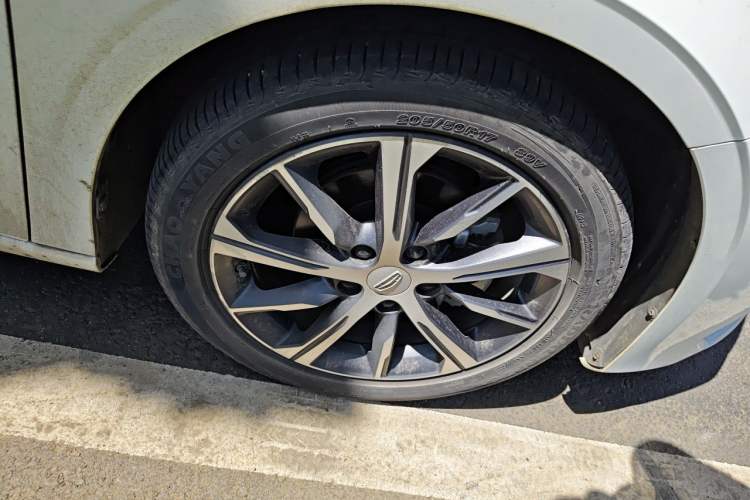 Used Geely Auto Emgrand 2022 4th Generation 1.5L CVT Luxury Model Right Front Wheel Hub