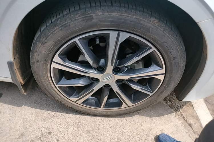 Used Geely Auto Emgrand 2022 4th Generation 1.5L CVT Luxury Model Right Front Wheel Hub