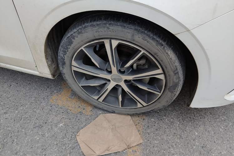 Used Geely Auto Emgrand 2022 4th Generation 1.5L CVT Flagship Model Right Front Wheel Hub