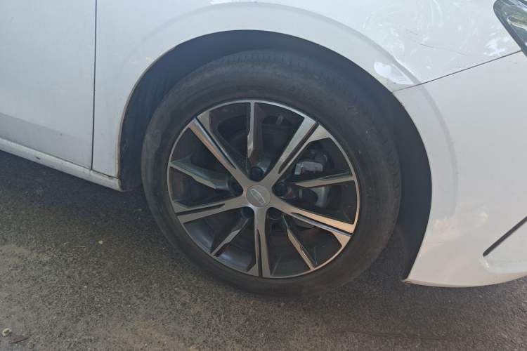 Used Geely Auto Emgrand 2022 4th Generation 1.5L CVT Luxury Model Right Front Wheel Hub