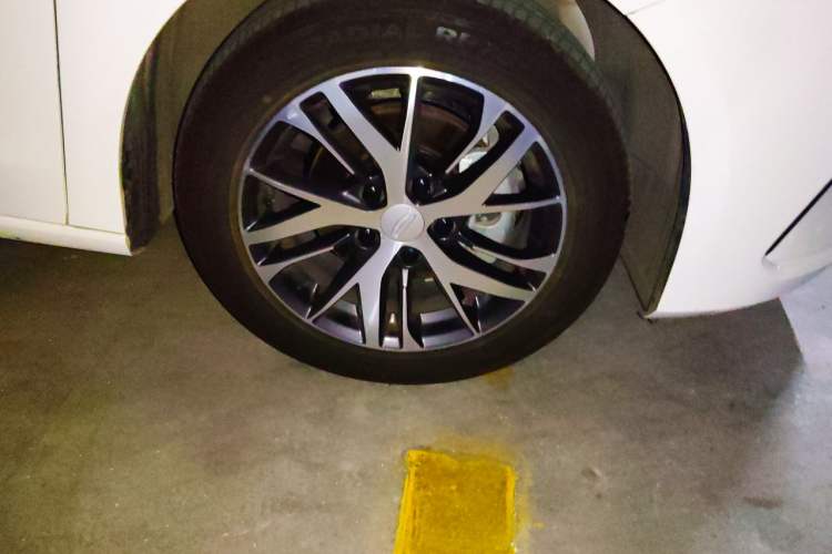 Used Geely Auto Emgrand 2022 4th Generation 1.5L CVT Elite Model Right Front Wheel Hub