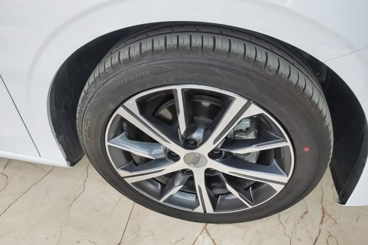 Used Geely Auto Emgrand 2022 4th Generation 1.5L CVT Flagship Model Right Front Wheel Hub