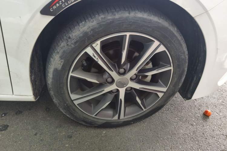 Used Geely Auto Emgrand 2022 4th Generation 1.5L CVT Flagship Model Right Front Wheel Hub
