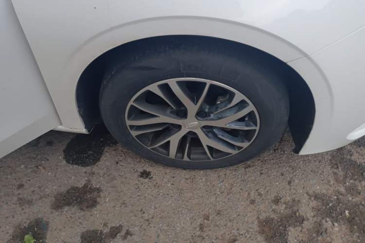 Used Geely Auto Emgrand 2022 4th Generation 1.5L Manual Luxury Model Right Front Wheel Hub