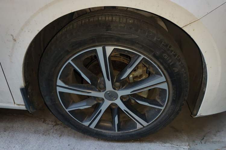 Used Geely Auto Emgrand 2022 4th Generation 1.5L CVT Luxury Model Right Front Wheel Hub