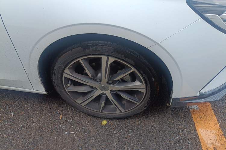 Used Geely Auto Emgrand 2022 4th Generation 1.5L CVT Luxury Model Right Front Wheel Hub