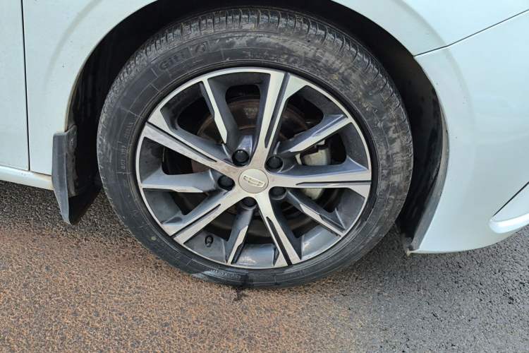 Used Geely Auto Emgrand 2022 4th Generation 1.5L CVT Luxury Model Right Front Wheel Hub