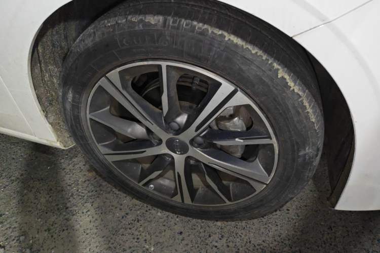 Used Geely Auto Emgrand 2022 4th Generation 1.5L CVT Flagship Model Right Front Wheel Hub
