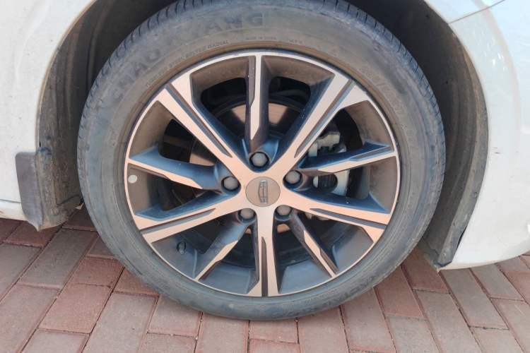 Used Geely Auto Emgrand 2022 4th Generation 1.5L CVT Luxury Model Right Front Wheel Hub