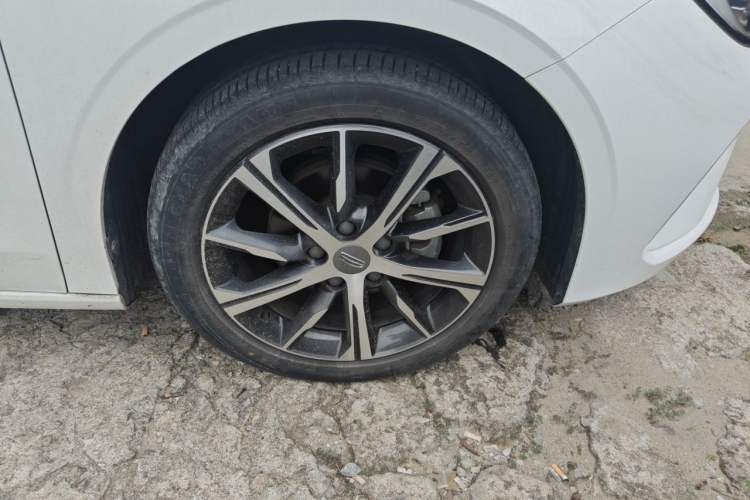 Used Geely Auto Emgrand 2022 4th Generation 1.5L CVT Luxury Model Right Front Wheel Hub