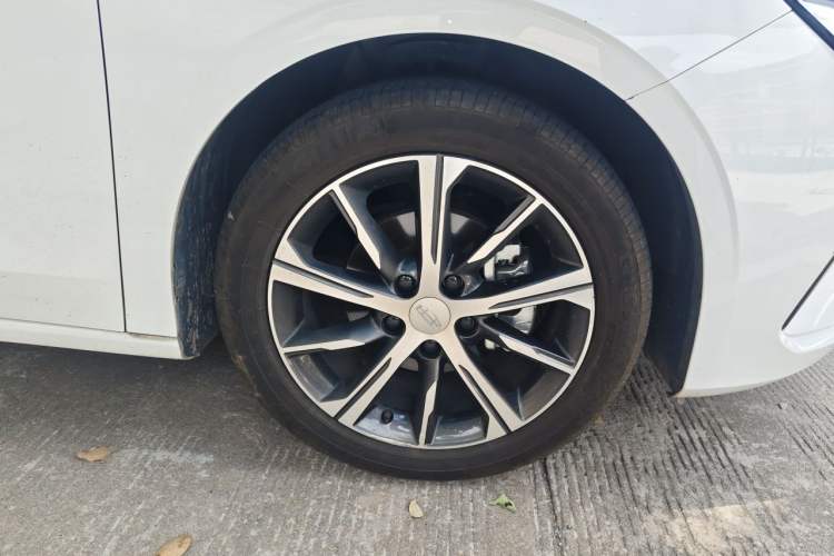 Used Geely Auto Emgrand 2022 4th Generation 1.5L CVT Flagship Model Right Front Wheel Hub
