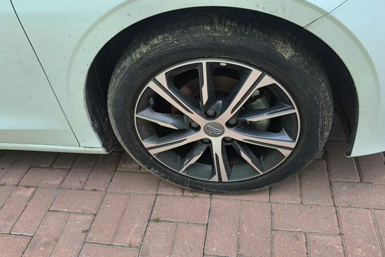 Used Geely Auto Emgrand 2022 4th Generation 1.5L CVT Luxury Model Right Front Wheel Hub
