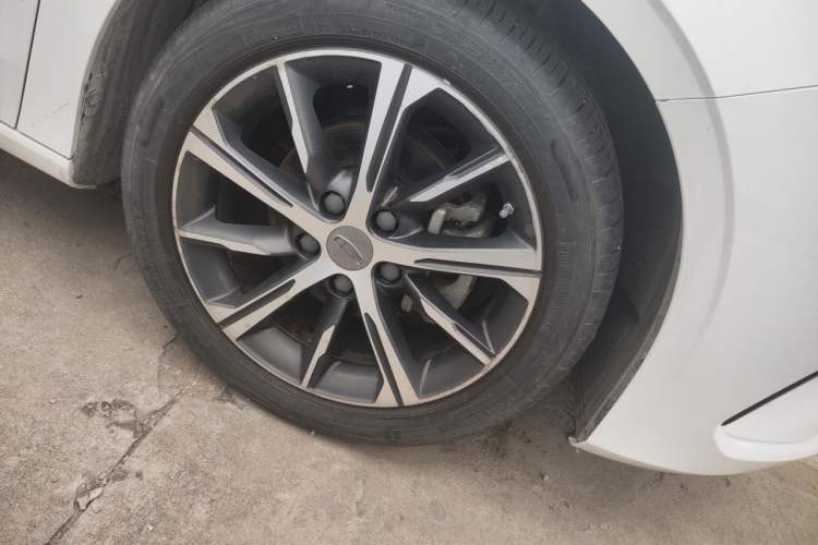 Used Geely Auto Emgrand 2022 4th Generation 1.5L CVT Luxury Model Right Front Wheel Hub