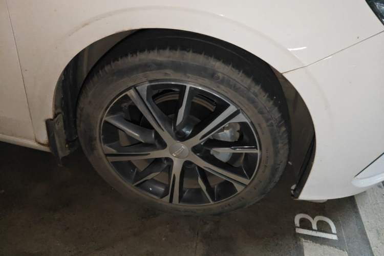 Used Geely Auto Emgrand 2022 4th Generation 1.5L CVT Luxury Model Right Front Wheel Hub