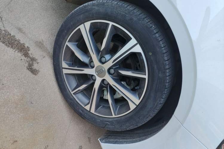 Used Geely Auto Emgrand 2022 4th Generation 1.5L CVT Flagship Model Right Front Wheel Hub