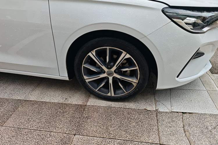 Used Geely Auto Emgrand 2022 4th Generation 1.5L CVT Flagship Model Right Front Wheel Hub