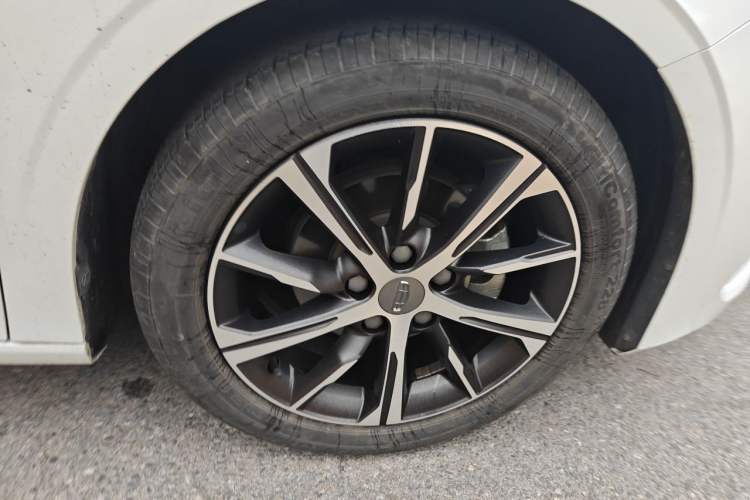 Used Geely Auto Emgrand 2022 4th Generation 1.5L CVT Luxury Model Right Front Wheel Hub