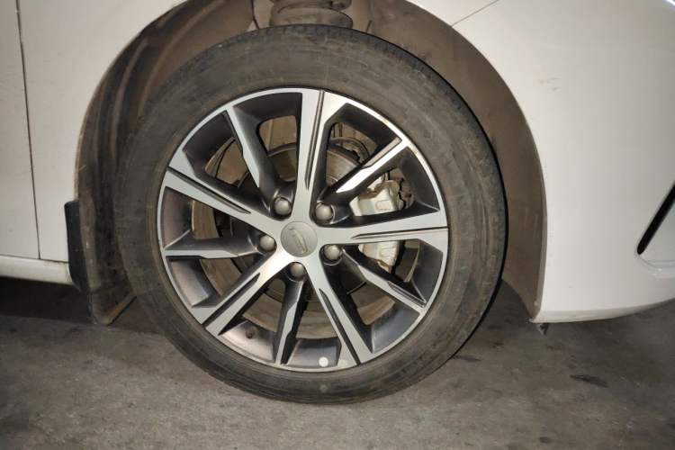 Used Geely Auto Emgrand 2022 4th Generation 1.5L CVT Flagship Model Right Front Wheel Hub
