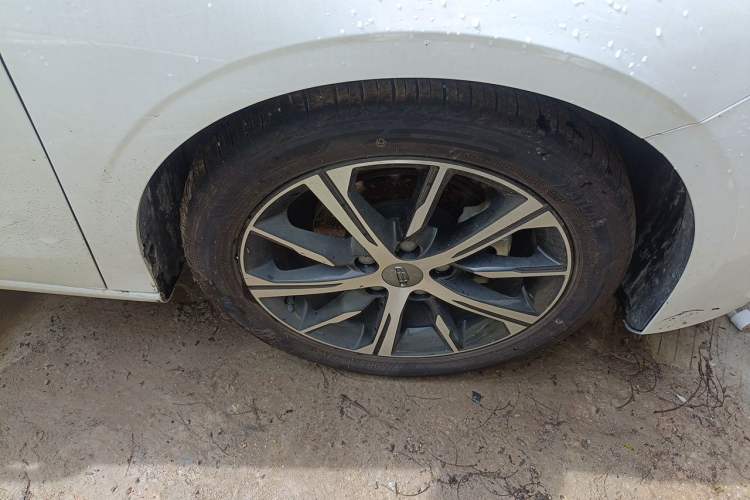 Used Geely Auto Emgrand 2022 4th Generation 1.5L CVT Luxury Model Right Front Wheel Hub