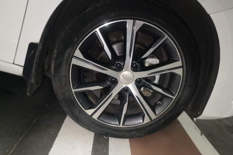 Used Geely Auto Emgrand 2022 4th Generation 1.5L CVT Luxury Model Right Front Wheel Hub