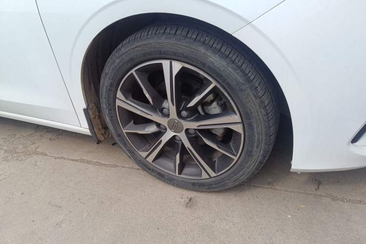 Used Geely Auto Emgrand 2022 4th Generation 1.5L CVT Luxury Model Right Front Wheel Hub
