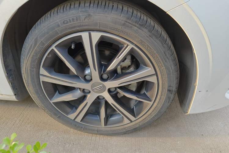 Used Geely Auto Emgrand 2022 4th Generation 1.5L CVT Flagship Model Right Front Wheel Hub