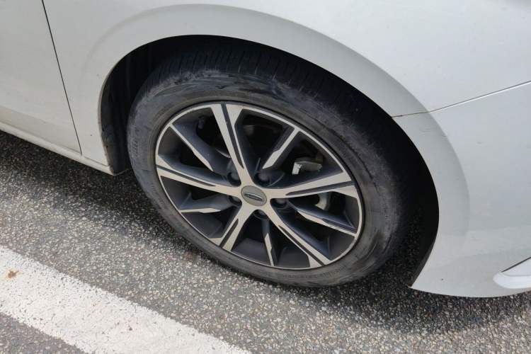 Used Geely Auto Emgrand 2022 4th Generation 1.5L CVT Luxury Model Right Front Wheel Hub