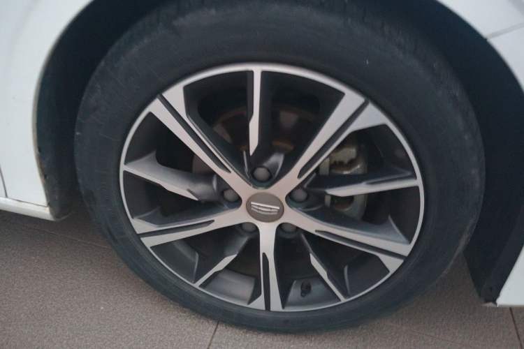 Used Geely Auto Emgrand 2022 4th Generation 1.5L CVT Flagship Model Right Front Wheel Hub
