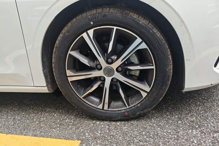 Used Geely Auto Emgrand 2022 4th Generation 1.5L CVT Luxury Model Right Front Wheel Hub
